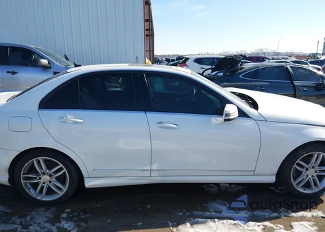 2013 Mercedes-Benz C 250 Sport from USA, damaged, VIN WDDGF4HB2DR256867